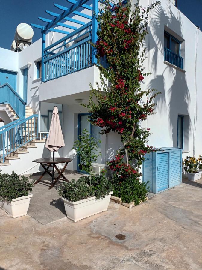 Ocean Blue Apartments Paphos Exterior foto